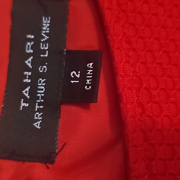 Tahari Arthur S. Levine Sleeveless, Red Sheath Dress, Gold Buckles, Size 12 - Picture 11 of 12